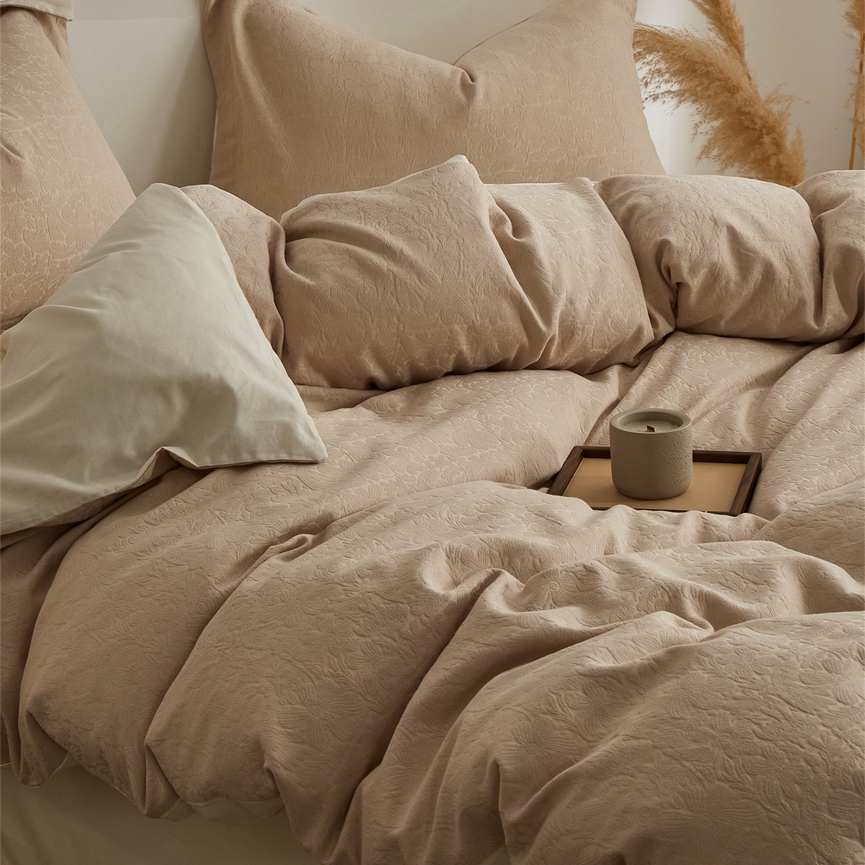 91家纺网 家纺一手货源 找家纺 顾家家居 2026新款AB面全棉厚织提花四件套 沄芷-芸黄