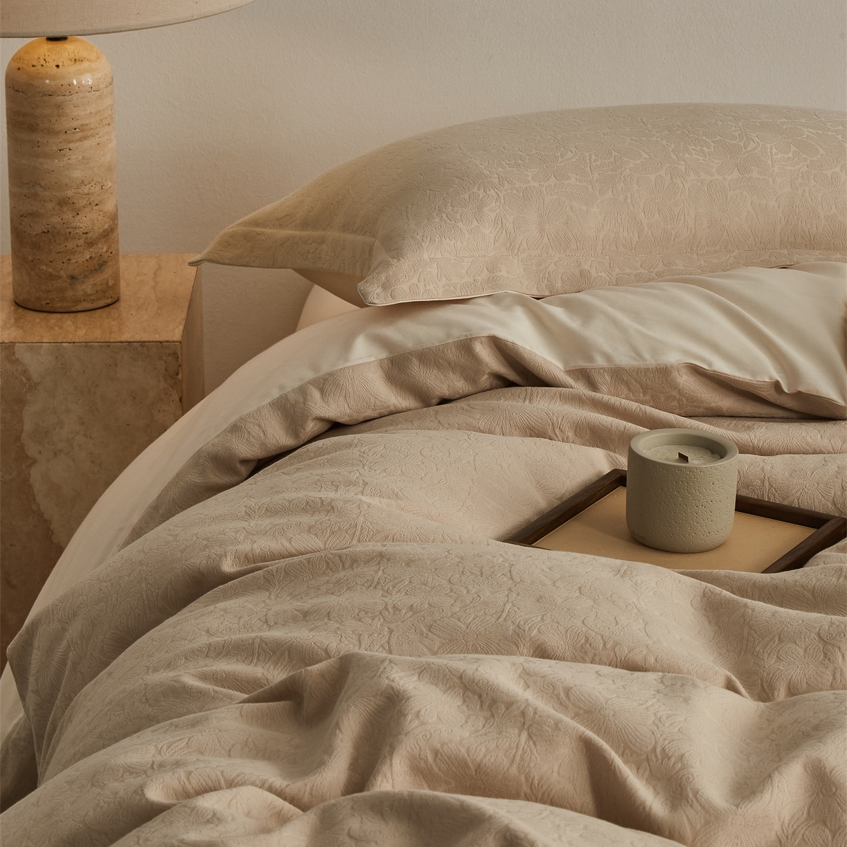 91家纺网 家纺一手货源 找家纺 顾家家居 2026新款AB面全棉厚织提花四件套 沄芷-芸黄