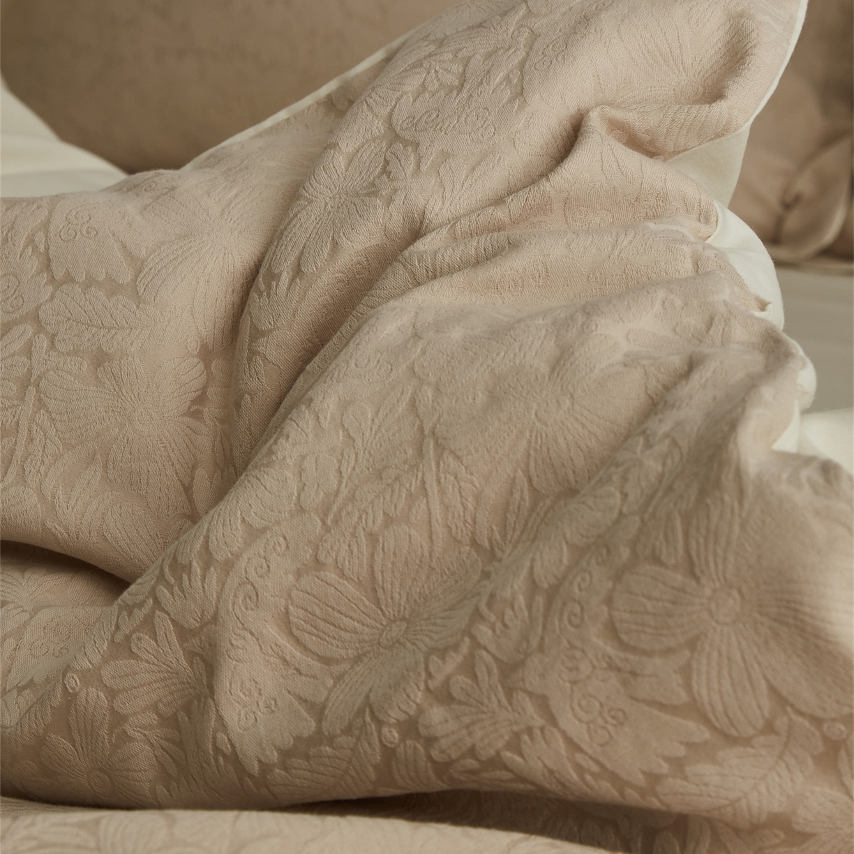 91家纺网 家纺一手货源 找家纺 顾家家居 2026新款AB面全棉厚织提花四件套 沄芷-芸黄