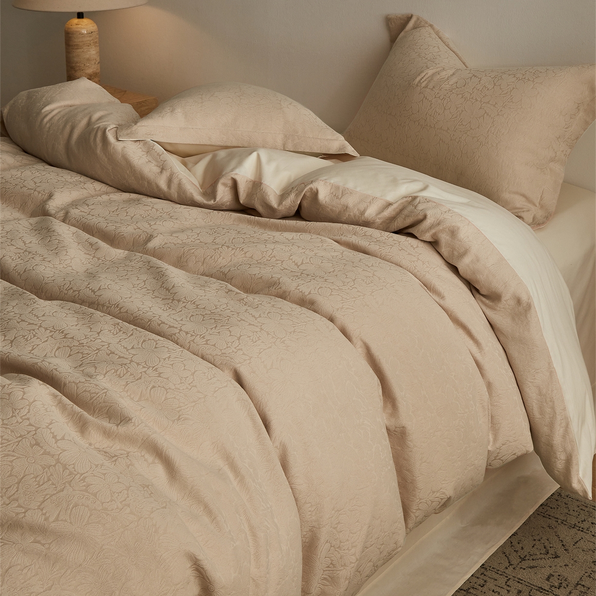 91家纺网 家纺一手货源 找家纺 顾家家居 2026新款AB面全棉厚织提花四件套 沄芷-芸黄