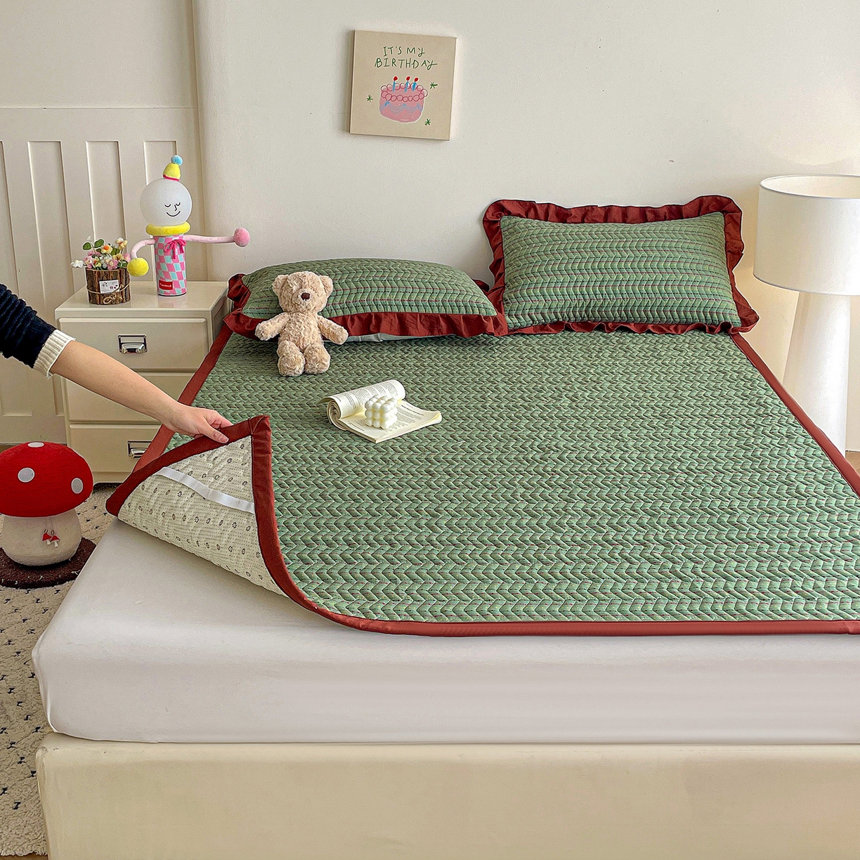 91家纺网 家纺一手货源 找家纺 纽缦家纺 2026春夏新款云感提花双层纱夹棉床垫 六子棋绿