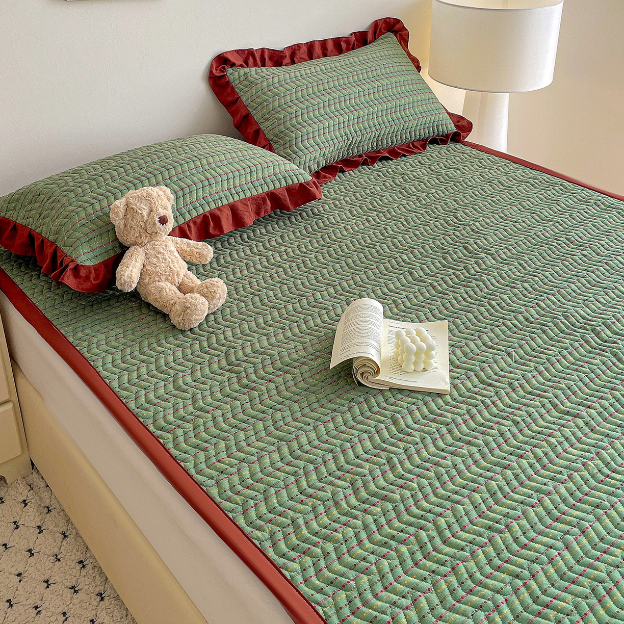 91家纺网 家纺一手货源 找家纺 纽缦家纺 2026春夏新款云感提花双层纱夹棉床垫 六子棋绿