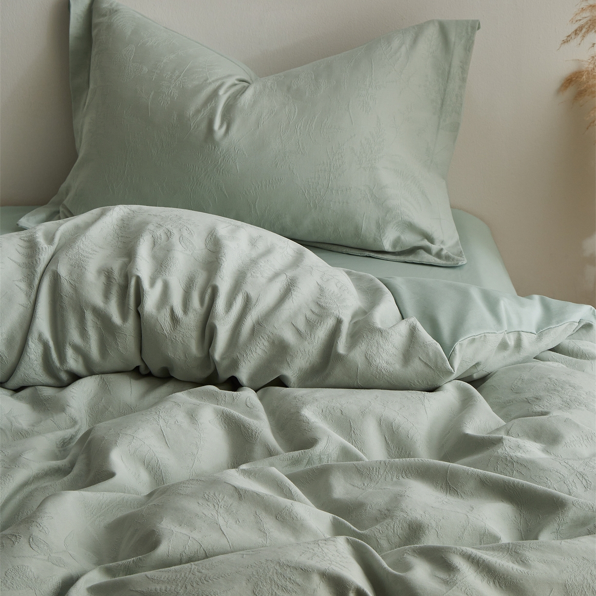 91家纺网 家纺一手货源 找家纺 顾家家居 2026新款AB面全棉厚织提花四件套 枝椿-明绿