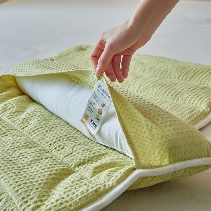 91家纺网 家纺一手货源 找家纺 梵希良品家纺 2026新款毛巾枕头枕芯护颈椎助睡眠反弓便携折叠高低度可调节牵引圆柱睡觉专用 果绿-纤维款