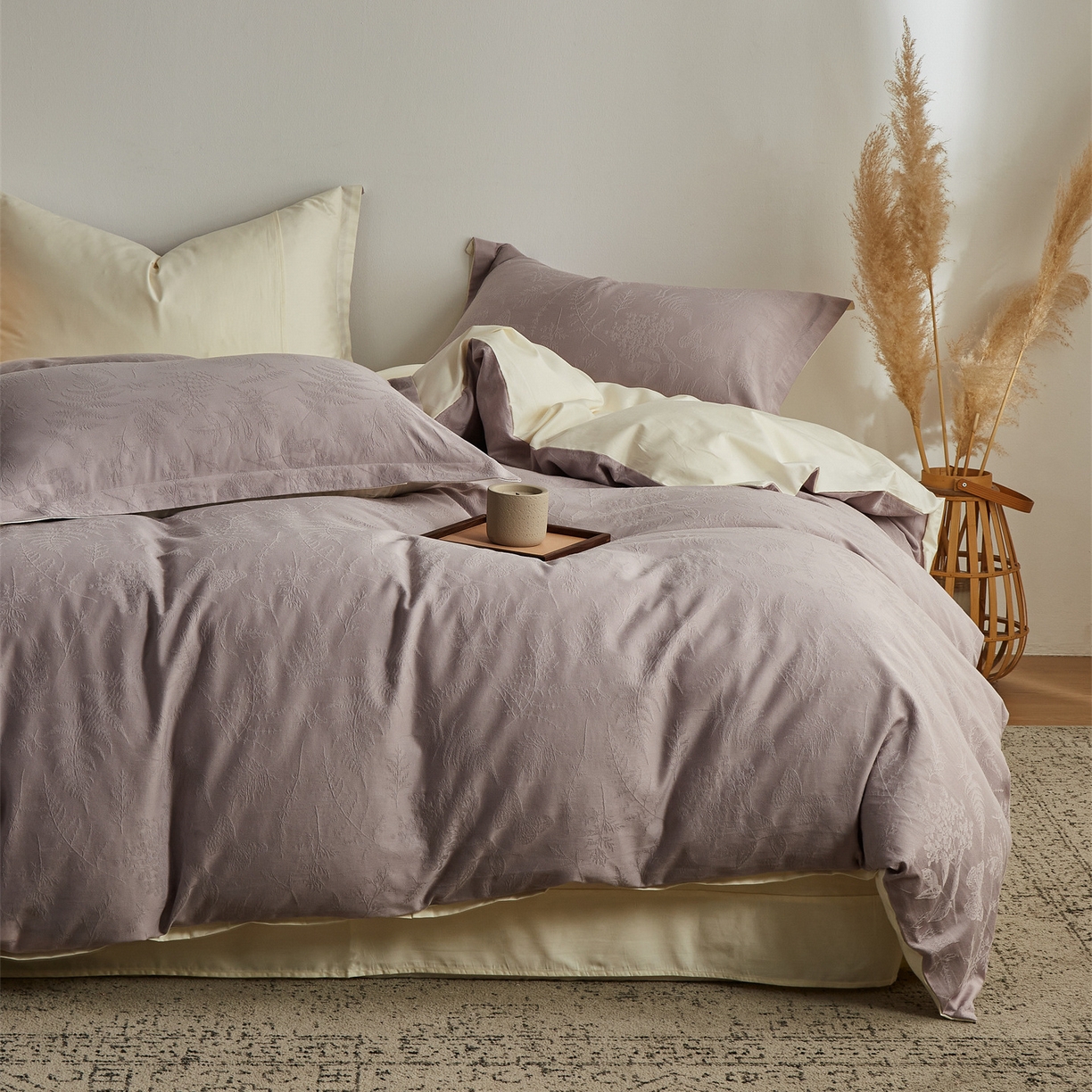 91家纺网 家纺一手货源 找家纺 顾家家居 2026新款AB面全棉厚织提花四件套 枝椿-雾紫