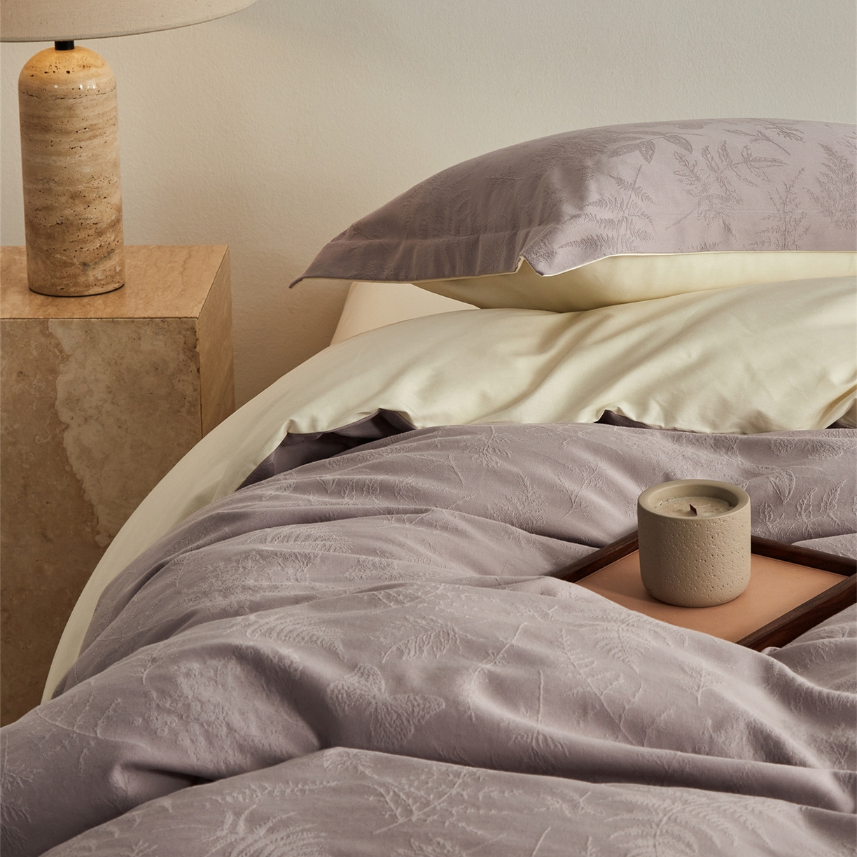 91家纺网 家纺一手货源 找家纺 顾家家居 2026新款AB面全棉厚织提花四件套 枝椿-雾紫