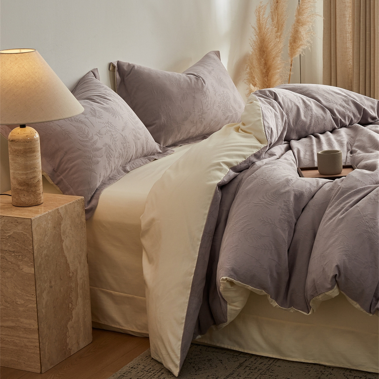 91家纺网 家纺一手货源 找家纺 顾家家居 2026新款AB面全棉厚织提花四件套 枝椿-雾紫