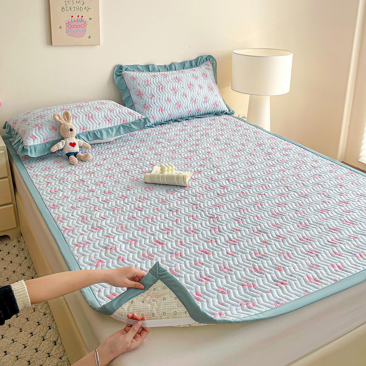 纽缦家纺 2026春夏新款云感提花双层纱夹棉床垫 清风与雾蓝