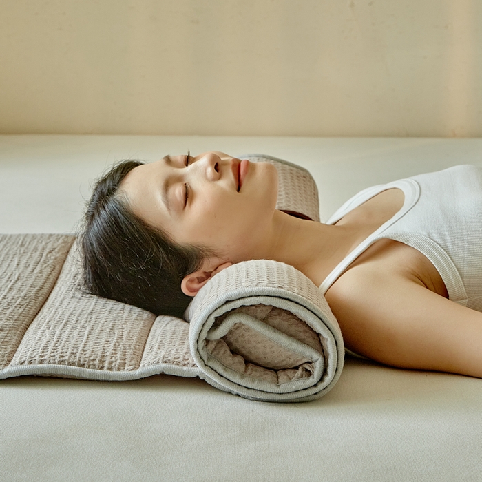 91家纺网 家纺一手货源 找家纺 梵希良品家纺 2026新款毛巾枕头枕芯护颈椎助睡眠反弓便携折叠高低度可调节牵引圆柱睡觉专用 浅灰-荞麦款