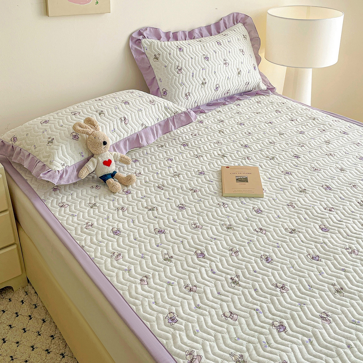 91家纺网 家纺一手货源 找家纺 纽缦家纺 2026春夏新款云感提花双层纱夹棉床垫 裙子小兔