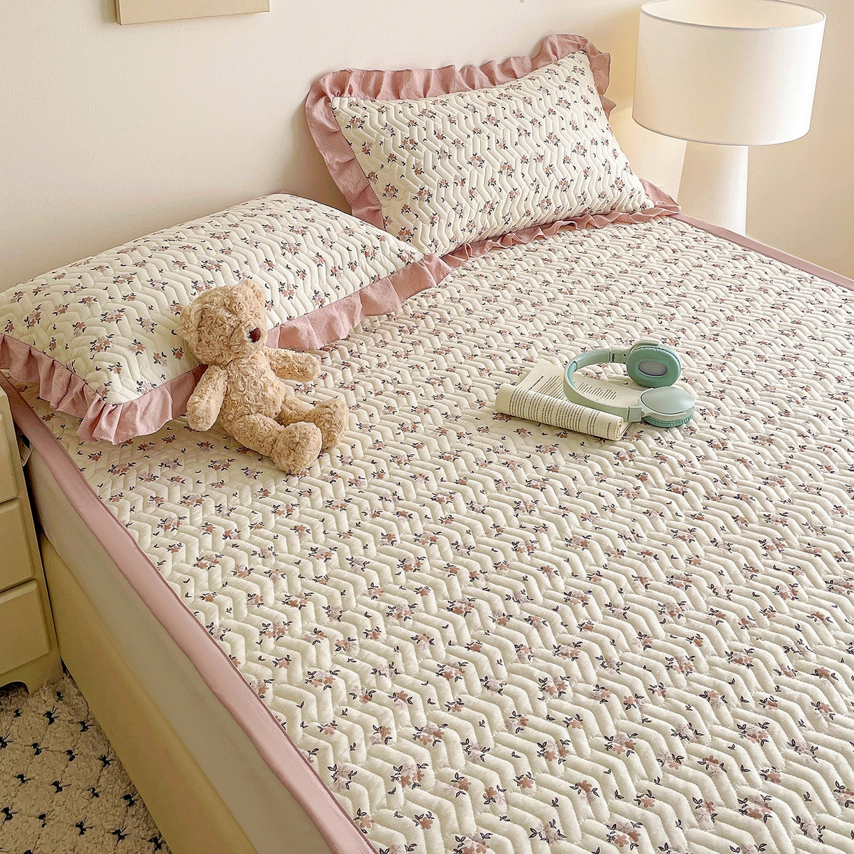 91家纺网 家纺一手货源 找家纺 纽缦家纺 2026春夏新款云感提花双层纱夹棉床垫 苏瑾