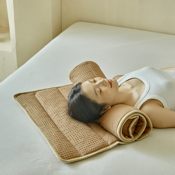 91家纺网 家纺一手货源 找家纺 梵希良品家纺 2026新款毛巾枕头枕芯护颈椎助睡眠反弓便携折叠高低度可调节牵引圆柱睡觉专用 浅咖-PE软管款