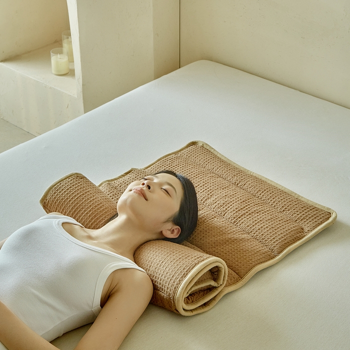 91家纺网 家纺一手货源 找家纺 梵希良品家纺 2026新款毛巾枕头枕芯护颈椎助睡眠反弓便携折叠高低度可调节牵引圆柱睡觉专用 浅咖-荞麦款