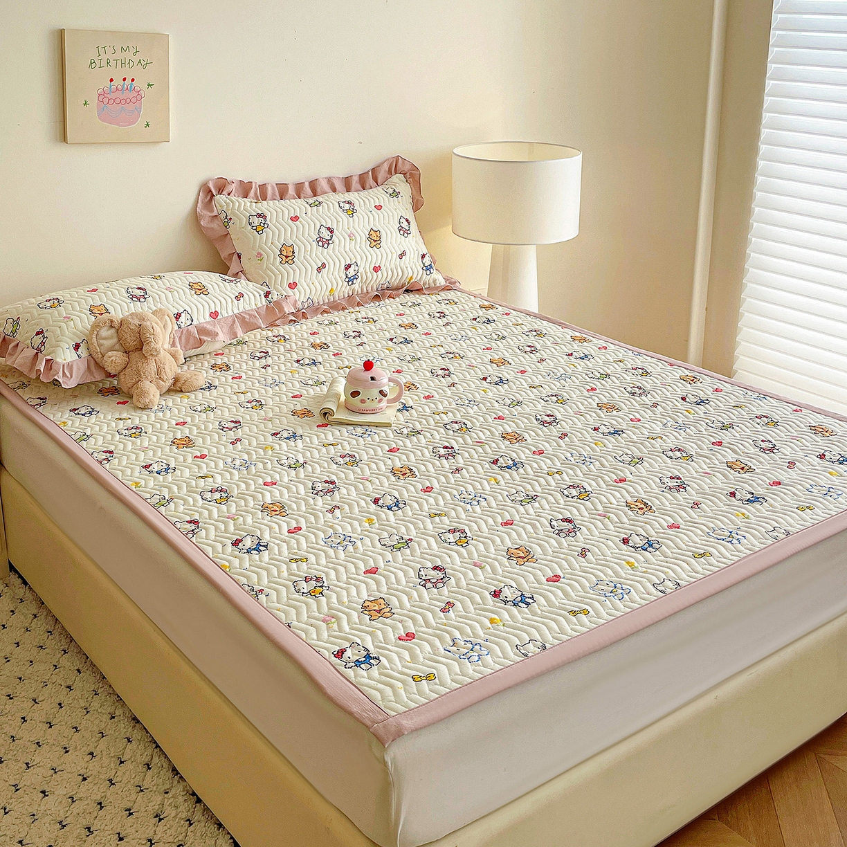 91家纺网 家纺一手货源 找家纺 纽缦家纺 2026春夏新款云感提花双层纱夹棉床垫 像素小猫