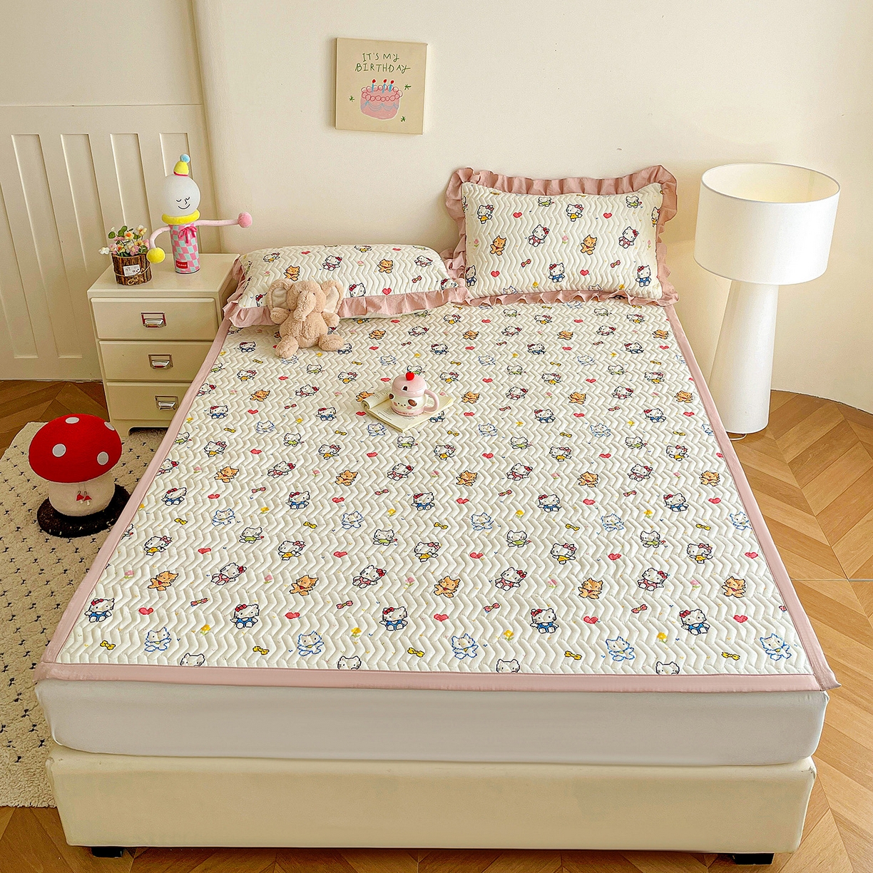 91家纺网 家纺一手货源 找家纺 纽缦家纺 2026春夏新款云感提花双层纱夹棉床垫 像素小猫