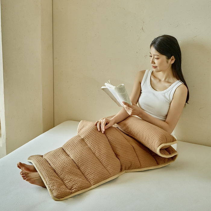 91家纺网 家纺一手货源 找家纺 梵希良品家纺 2026新款毛巾枕头枕芯护颈椎助睡眠反弓便携折叠高低度可调节牵引圆柱睡觉专用 浅咖-纤维款