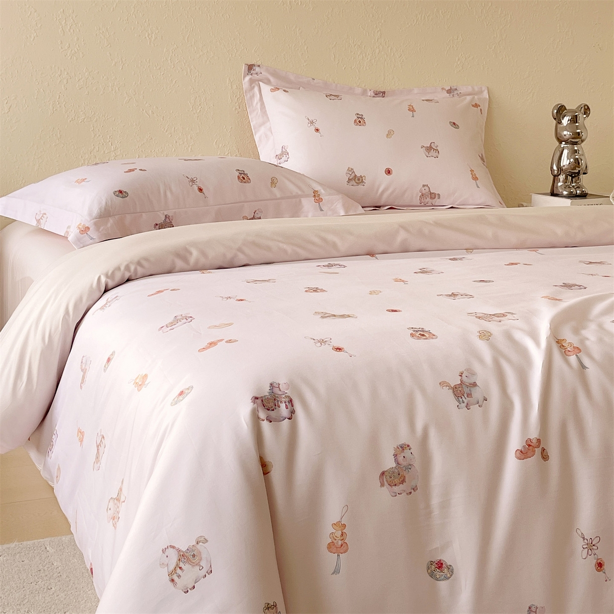 91家纺网 家纺一手货源 找家纺 鼎飞家纺 2026新款100S长绒棉数码印花四件套-马承金福 马承金福-玉粉