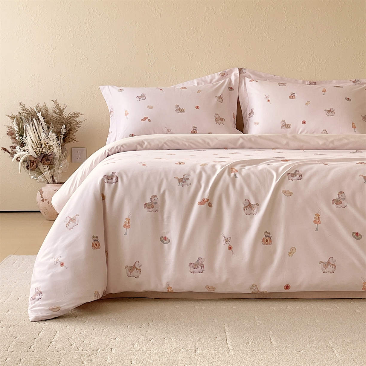 91家纺网 家纺一手货源 找家纺 鼎飞家纺 2026新款100S长绒棉数码印花四件套-马承金福 马承金福-玉粉