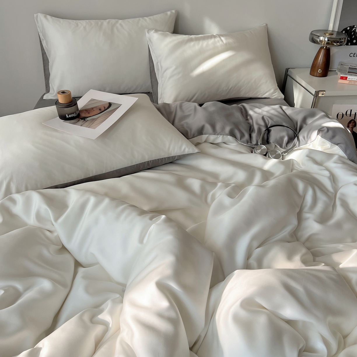 91家纺网 家纺一手货源 找家纺 悦织湾家纺 2026新款亲肤舒适冰丝四件套夏秋季凉爽透气纯色双拼床上用品学生宿舍单双人三四件套 白+银灰