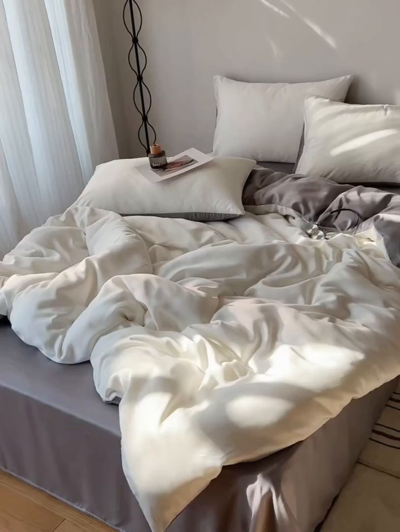 91家纺网 家纺一手货源 找家纺 悦织湾家纺 2026新款亲肤舒适冰丝四件套夏秋季凉爽透气纯色双拼床上用品学生宿舍单双人三四件套 白+银灰