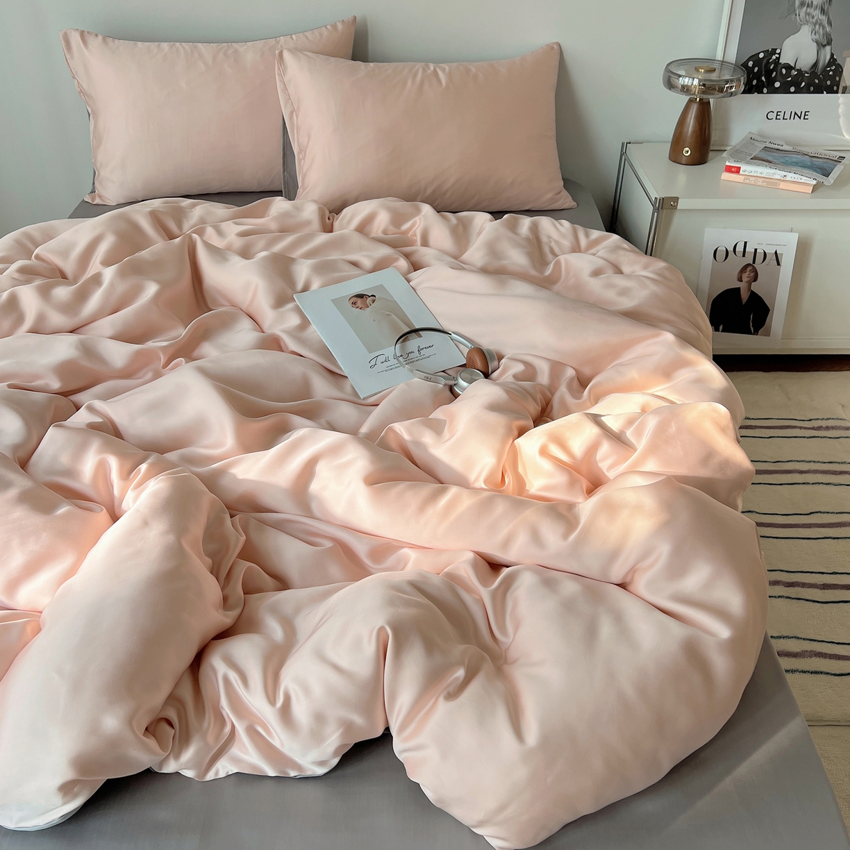 91家纺网 家纺一手货源 找家纺 悦织湾家纺 2026新款亲肤舒适冰丝四件套夏秋季凉爽透气纯色双拼床上用品学生宿舍单双人三四件套 粉色+银灰