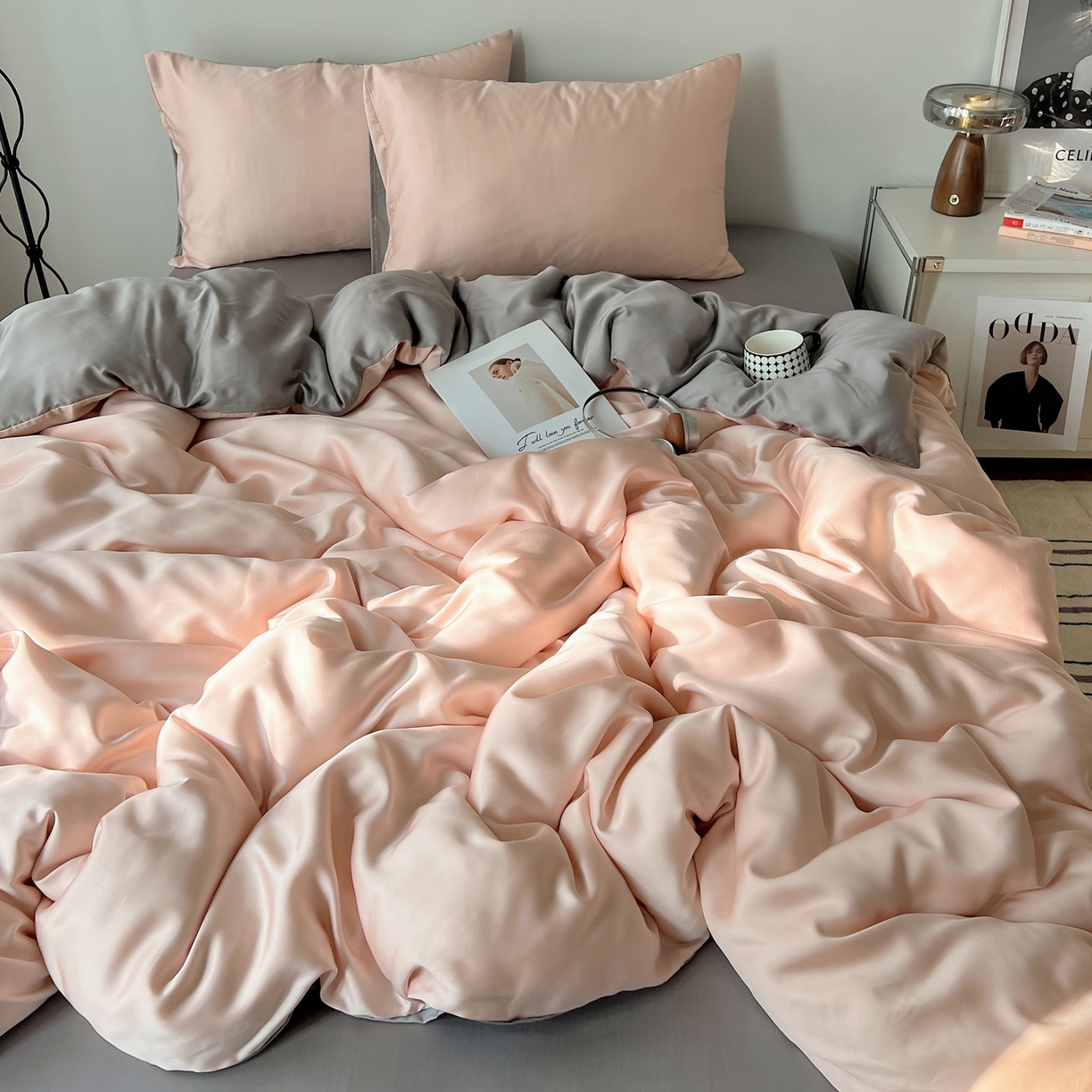 91家纺网 家纺一手货源 找家纺 悦织湾家纺 2026新款亲肤舒适冰丝四件套夏秋季凉爽透气纯色双拼床上用品学生宿舍单双人三四件套 粉色+银灰