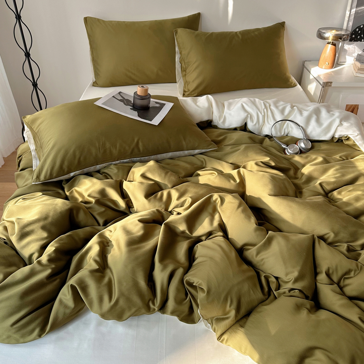 91家纺网 家纺一手货源 找家纺 悦织湾家纺 2026新款亲肤舒适冰丝四件套夏秋季凉爽透气纯色双拼床上用品学生宿舍单双人三四件套 橄榄绿+米白