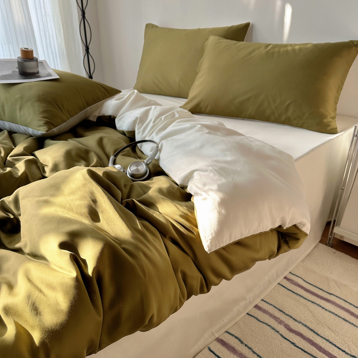 91家纺网 家纺一手货源 找家纺 悦织湾家纺 2026新款亲肤舒适冰丝四件套夏秋季凉爽透气纯色双拼床上用品学生宿舍单双人三四件套 橄榄绿+米白