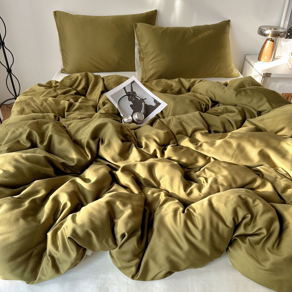 91家纺网 家纺一手货源 找家纺 悦织湾家纺 2026新款亲肤舒适冰丝四件套夏秋季凉爽透气纯色双拼床上用品学生宿舍单双人三四件套 橄榄绿+米白