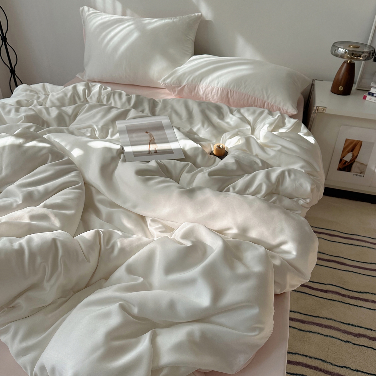 91家纺网 家纺一手货源 找家纺 悦织湾家纺 2026新款亲肤舒适冰丝四件套夏秋季凉爽透气纯色双拼床上用品学生宿舍单双人三四件套 极白挑粉