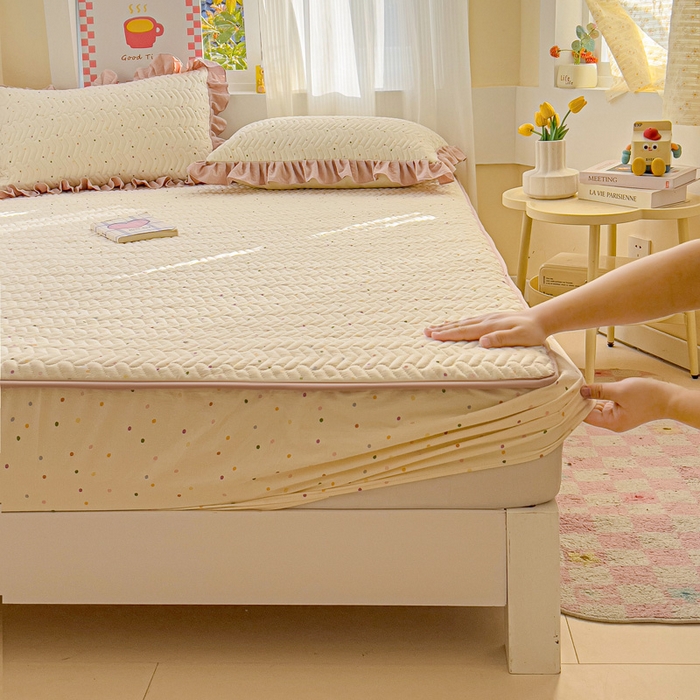 91家纺网 家纺一手货源 找家纺 （总）纽缦家纺 2026春夏新款云朵提花双层纱夹棉绗缝单床笠 床笠单件