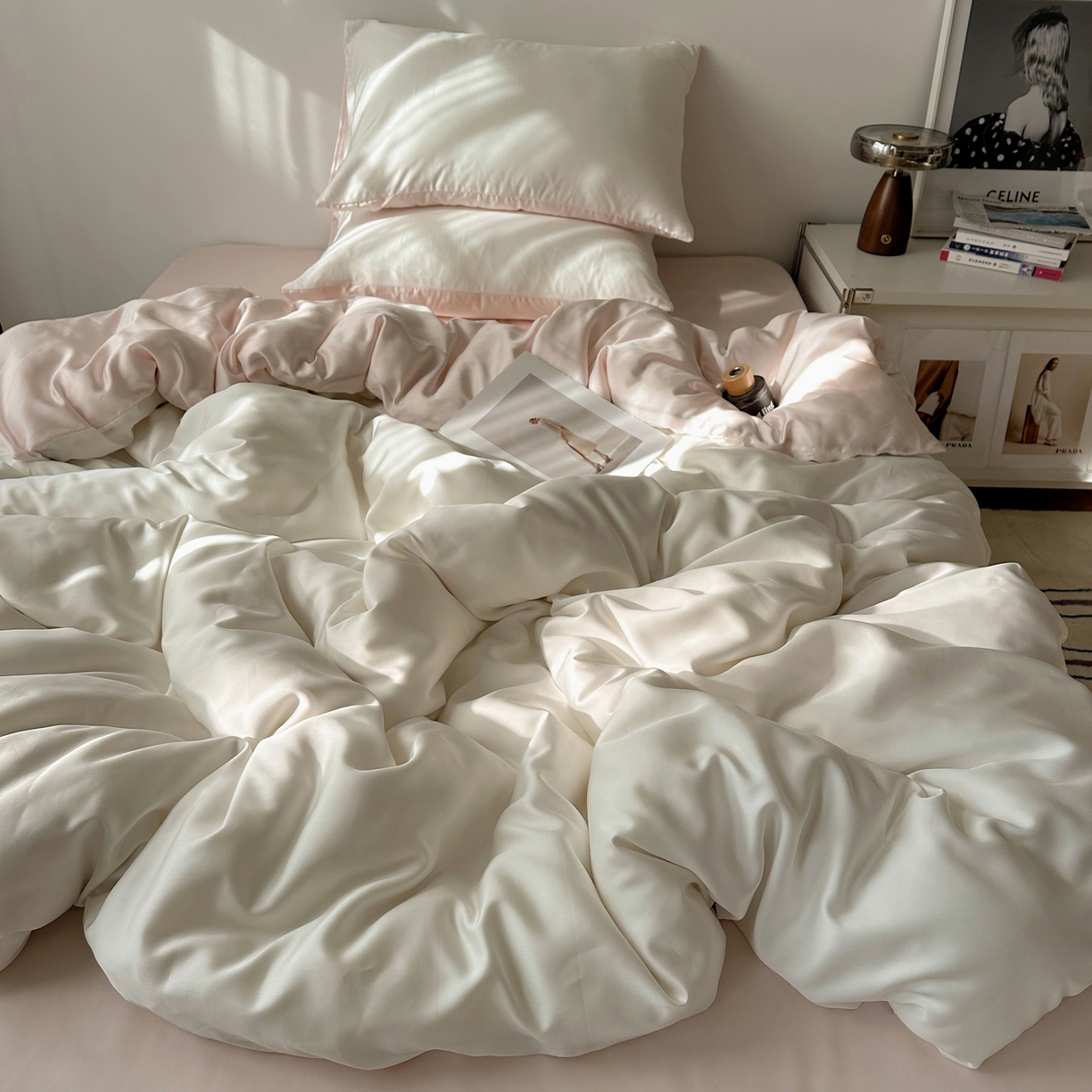 91家纺网 家纺一手货源 找家纺 悦织湾家纺 2026新款亲肤舒适冰丝四件套夏秋季凉爽透气纯色双拼床上用品学生宿舍单双人三四件套 极白挑粉