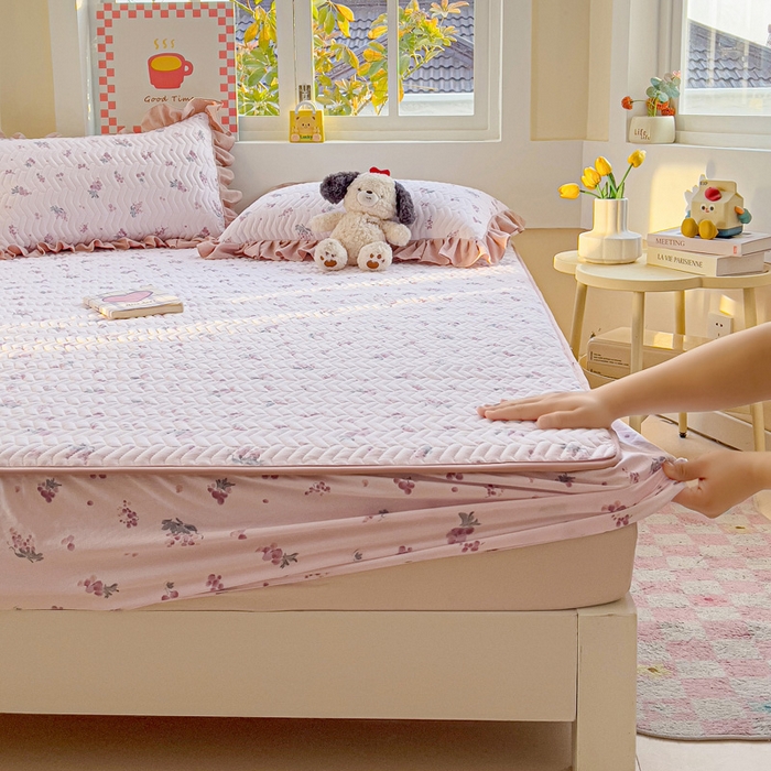 91家纺网 家纺一手货源 找家纺 （总）纽缦家纺 2026春夏新款云朵提花双层纱夹棉绗缝单床笠 床笠单件