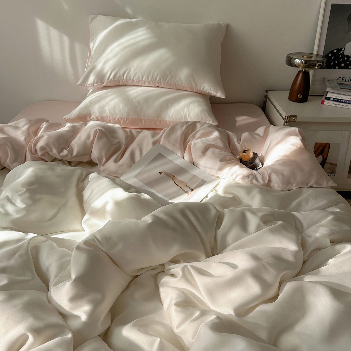 91家纺网 家纺一手货源 找家纺 悦织湾家纺 2026新款亲肤舒适冰丝四件套夏秋季凉爽透气纯色双拼床上用品学生宿舍单双人三四件套 极白挑粉