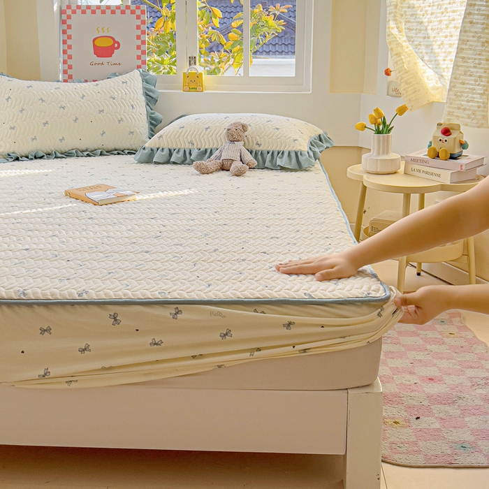 91家纺网 家纺一手货源 找家纺 （总）纽缦家纺 2026春夏新款云朵提花双层纱夹棉绗缝单床笠 床笠单件