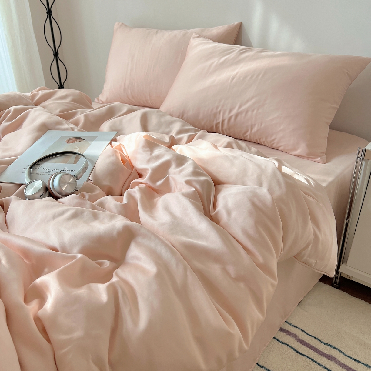 91家纺网 家纺一手货源 找家纺 悦织湾家纺 2026新款亲肤舒适冰丝四件套夏秋季凉爽透气纯色双拼床上用品学生宿舍单双人三四件套 可可粉调