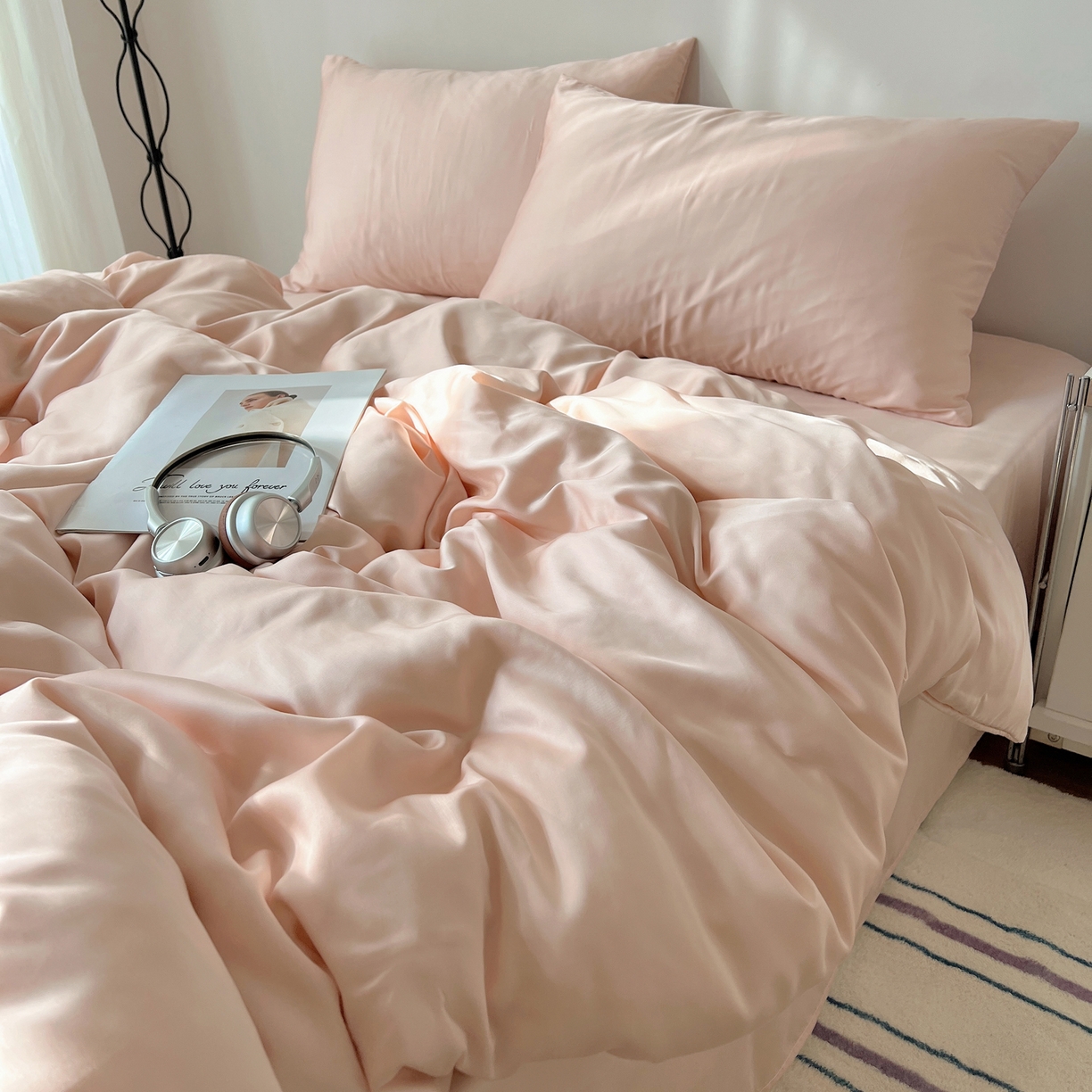 91家纺网 家纺一手货源 找家纺 悦织湾家纺 2026新款亲肤舒适冰丝四件套夏秋季凉爽透气纯色双拼床上用品学生宿舍单双人三四件套 可可粉调