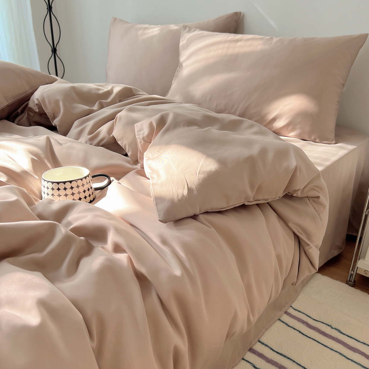 91家纺网 家纺一手货源 找家纺 悦织湾家纺 2026新款亲肤舒适冰丝四件套夏秋季凉爽透气纯色双拼床上用品学生宿舍单双人三四件套 可可咖调