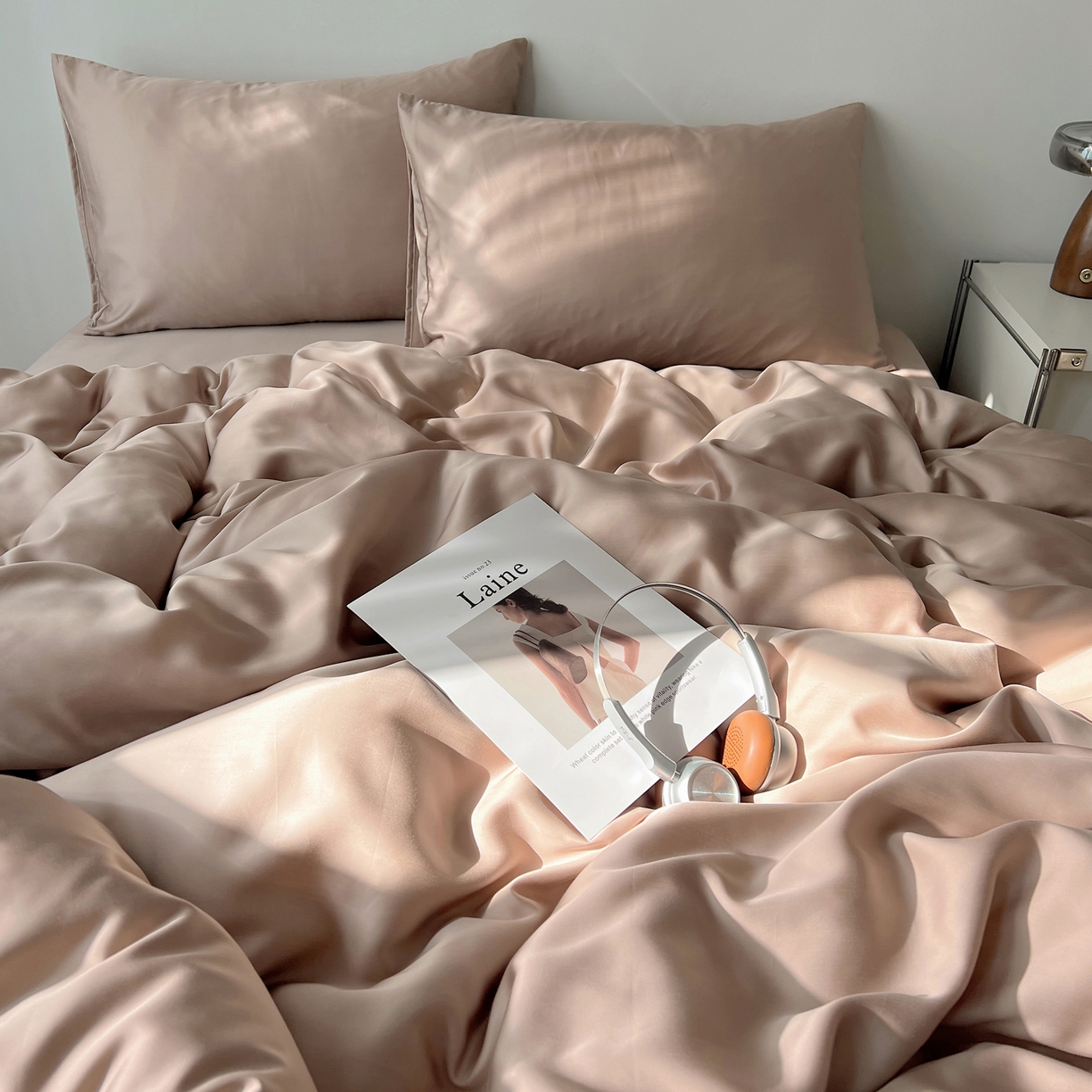 91家纺网 家纺一手货源 找家纺 悦织湾家纺 2026新款亲肤舒适冰丝四件套夏秋季凉爽透气纯色双拼床上用品学生宿舍单双人三四件套 可可咖调