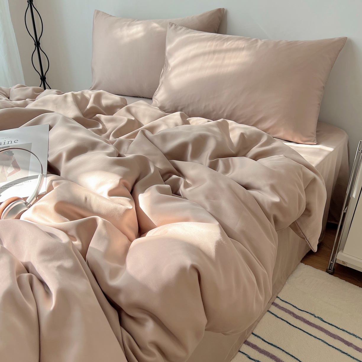 91家纺网 家纺一手货源 找家纺 悦织湾家纺 2026新款亲肤舒适冰丝四件套夏秋季凉爽透气纯色双拼床上用品学生宿舍单双人三四件套 可可咖调