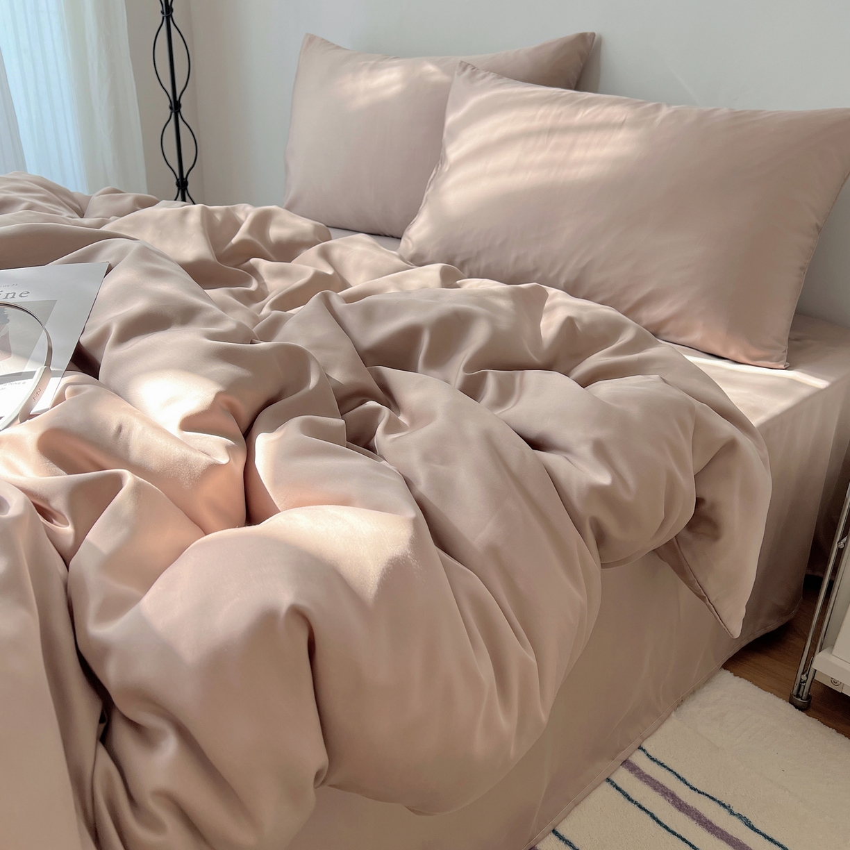 91家纺网 家纺一手货源 找家纺 悦织湾家纺 2026新款亲肤舒适冰丝四件套夏秋季凉爽透气纯色双拼床上用品学生宿舍单双人三四件套 可可咖调