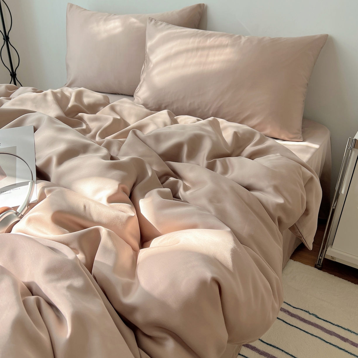 91家纺网 家纺一手货源 找家纺 悦织湾家纺 2026新款亲肤舒适冰丝四件套夏秋季凉爽透气纯色双拼床上用品学生宿舍单双人三四件套 可可咖调