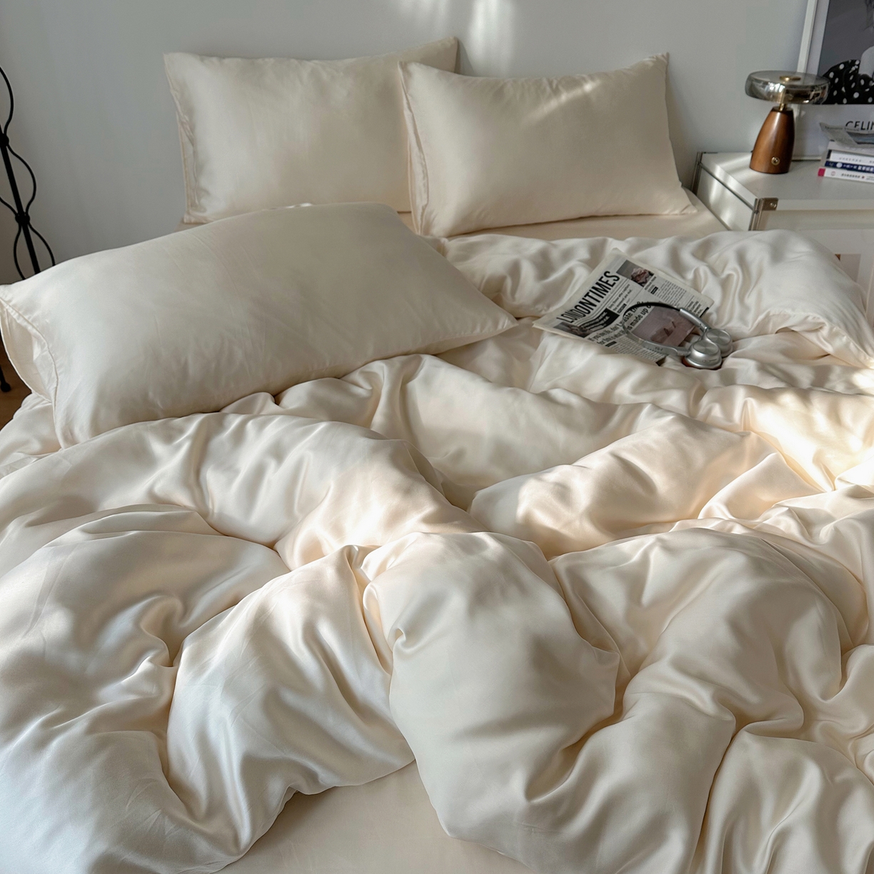 91家纺网 家纺一手货源 找家纺 悦织湾家纺 2026新款亲肤舒适冰丝四件套夏秋季凉爽透气纯色双拼床上用品学生宿舍单双人三四件套 可可奶油