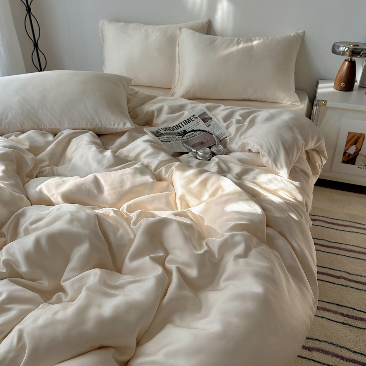 91家纺网 家纺一手货源 找家纺 悦织湾家纺 2026新款亲肤舒适冰丝四件套夏秋季凉爽透气纯色双拼床上用品学生宿舍单双人三四件套 可可奶油