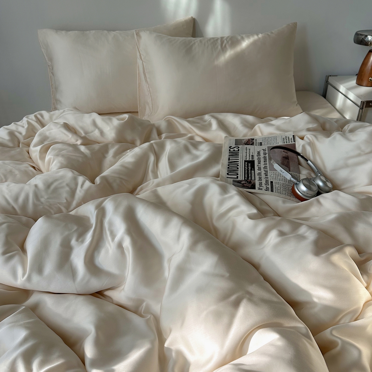 91家纺网 家纺一手货源 找家纺 悦织湾家纺 2026新款亲肤舒适冰丝四件套夏秋季凉爽透气纯色双拼床上用品学生宿舍单双人三四件套 可可奶油