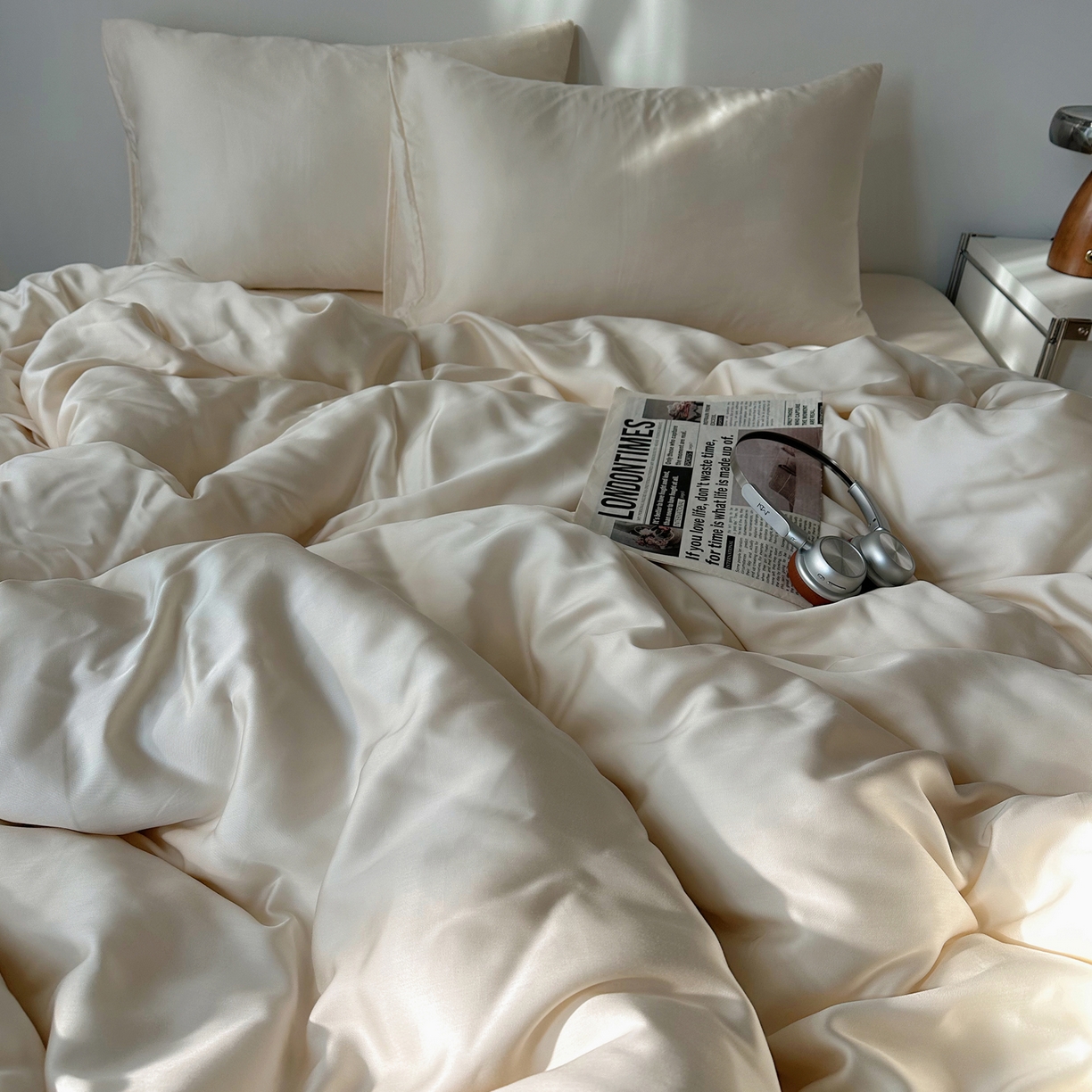 91家纺网 家纺一手货源 找家纺 悦织湾家纺 2026新款亲肤舒适冰丝四件套夏秋季凉爽透气纯色双拼床上用品学生宿舍单双人三四件套 可可奶油