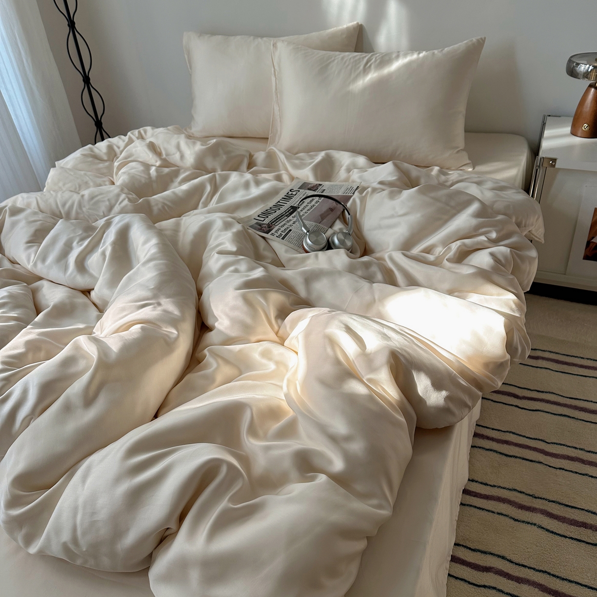 91家纺网 家纺一手货源 找家纺 悦织湾家纺 2026新款亲肤舒适冰丝四件套夏秋季凉爽透气纯色双拼床上用品学生宿舍单双人三四件套 可可奶油