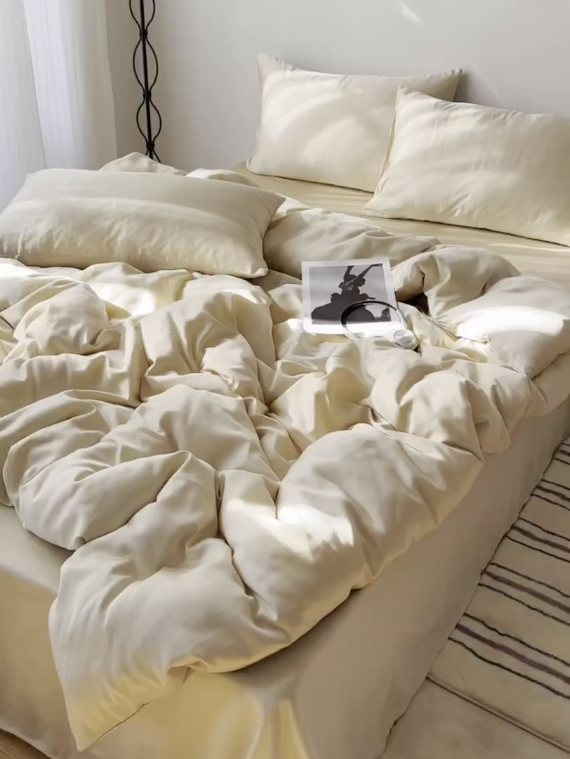 91家纺网 家纺一手货源 找家纺 悦织湾家纺 2026新款亲肤舒适冰丝四件套夏秋季凉爽透气纯色双拼床上用品学生宿舍单双人三四件套 可可奶油