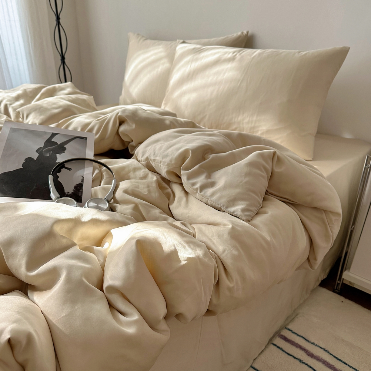 91家纺网 家纺一手货源 找家纺 悦织湾家纺 2026新款亲肤舒适冰丝四件套夏秋季凉爽透气纯色双拼床上用品学生宿舍单双人三四件套 可可香槟