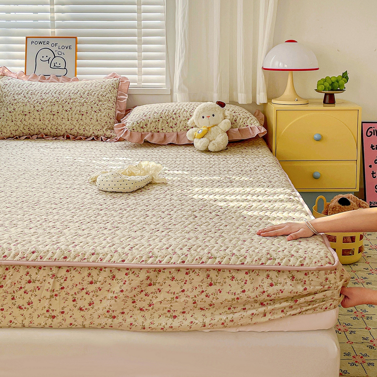 91家纺网 家纺一手货源 找家纺 （总）纽缦家纺 2026春夏新款云朵提花双层纱夹棉绗缝单床笠 床笠单件